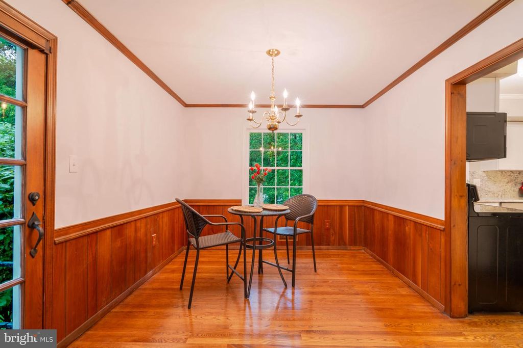 Image 10 of property listing at 14010 FLINT ROCK RD, Rockville, MD 20853