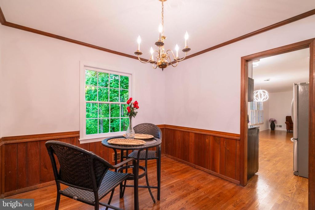 Image 12 of property listing at 14010 FLINT ROCK RD, Rockville, MD 20853