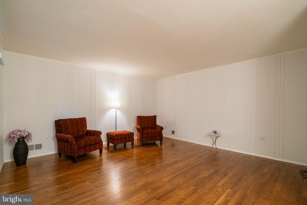 Image 24 of property listing at 14010 FLINT ROCK RD, Rockville, MD 20853