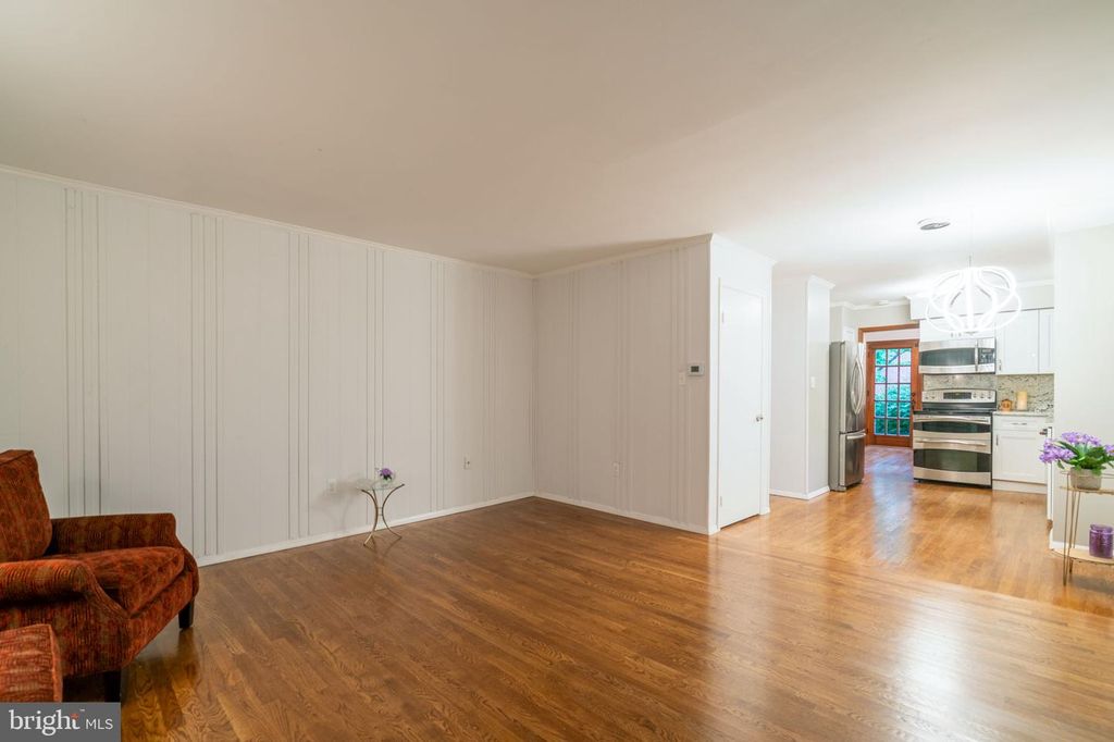 Image 25 of property listing at 14010 FLINT ROCK RD, Rockville, MD 20853