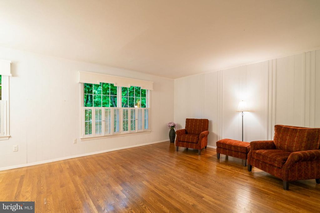 Image 26 of property listing at 14010 FLINT ROCK RD, Rockville, MD 20853