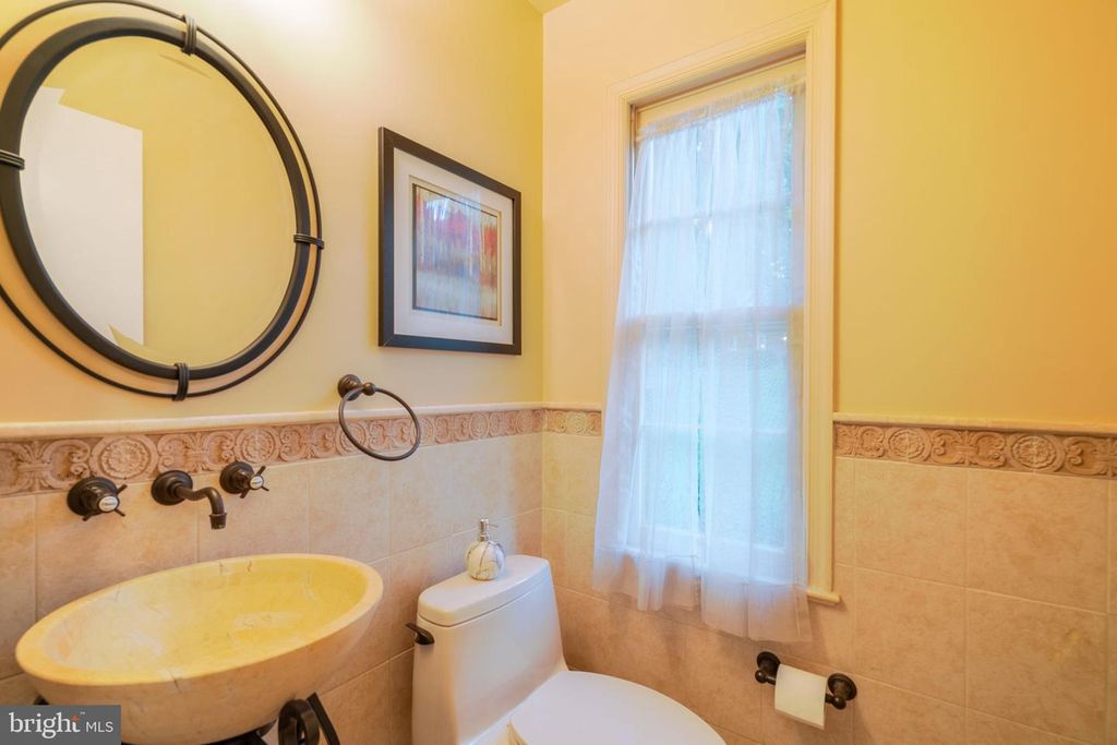 Image 28 of property listing at 14010 FLINT ROCK RD, Rockville, MD 20853