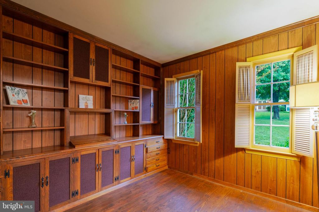 Image 29 of property listing at 14010 FLINT ROCK RD, Rockville, MD 20853