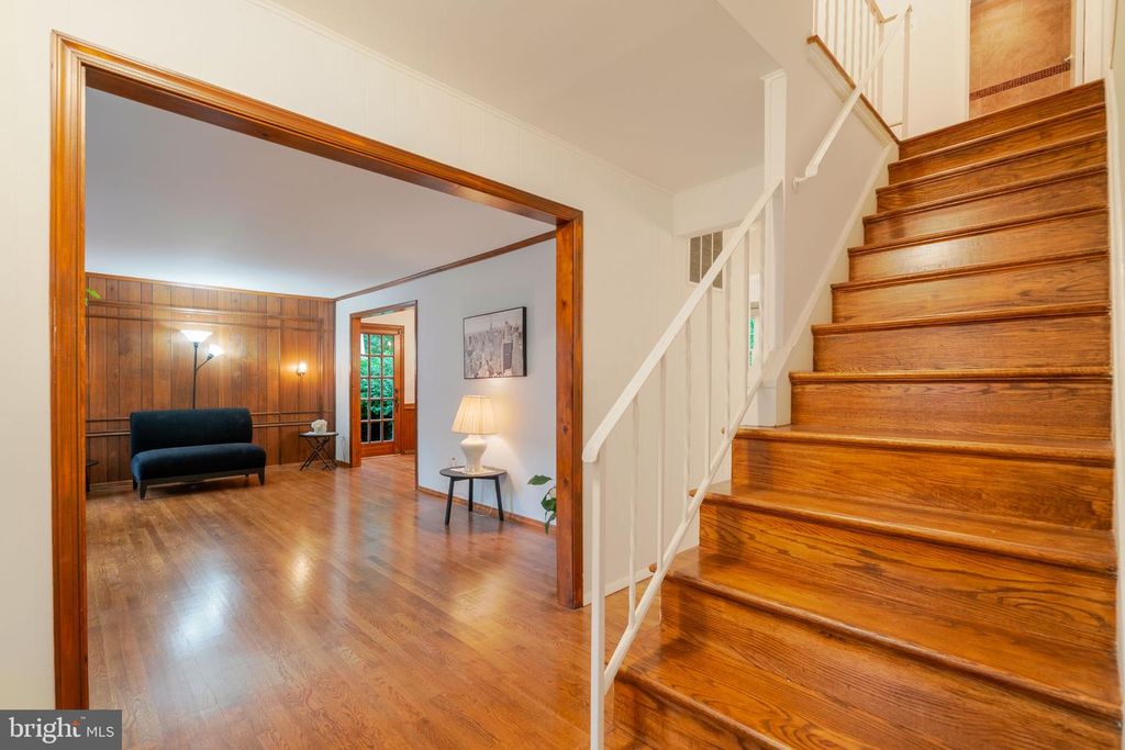 Image 33 of property listing at 14010 FLINT ROCK RD, Rockville, MD 20853