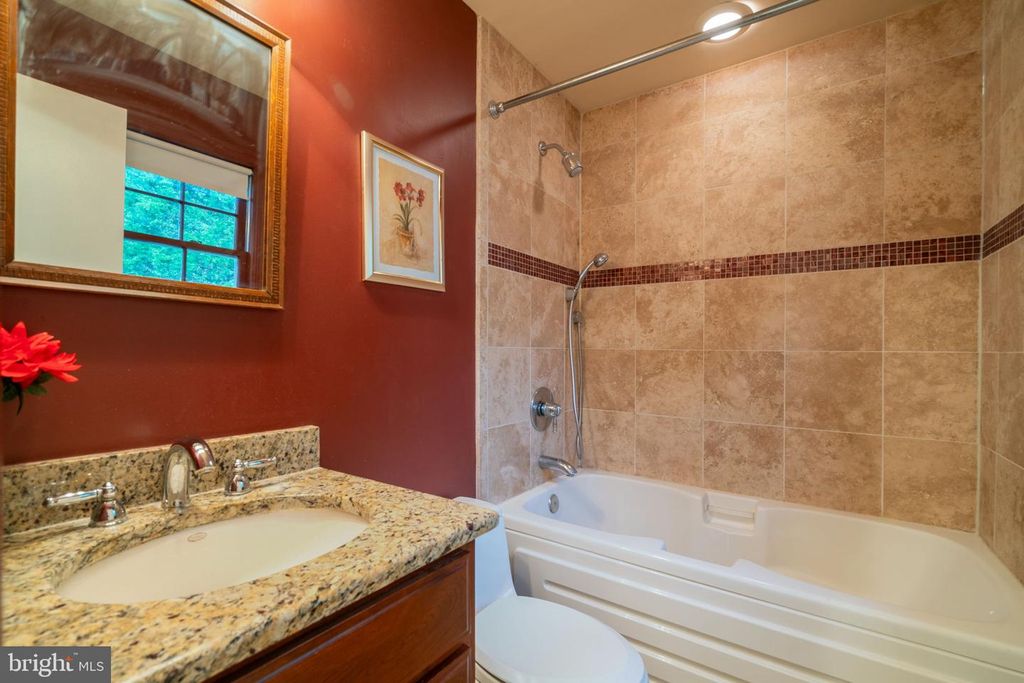Image 34 of property listing at 14010 FLINT ROCK RD, Rockville, MD 20853