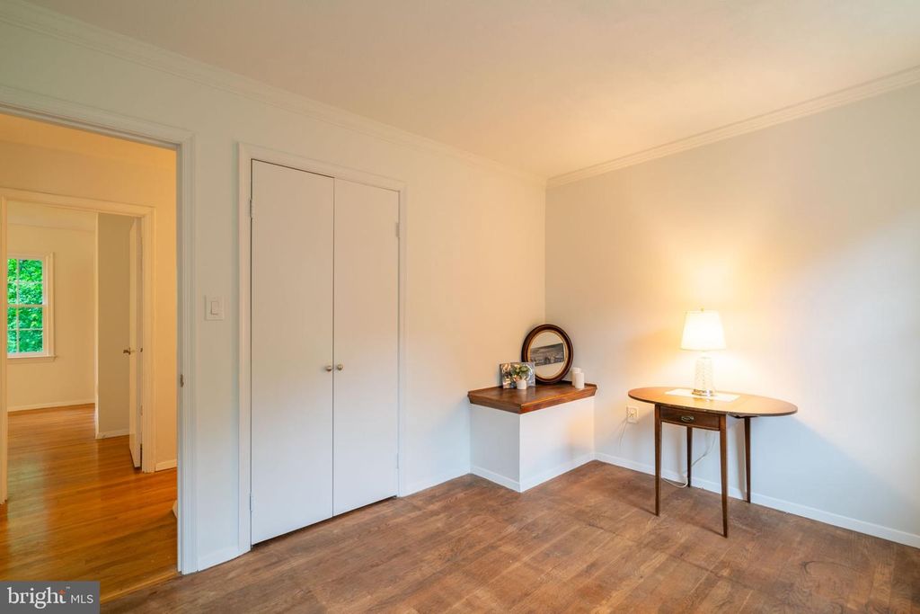 Image 36 of property listing at 14010 FLINT ROCK RD, Rockville, MD 20853