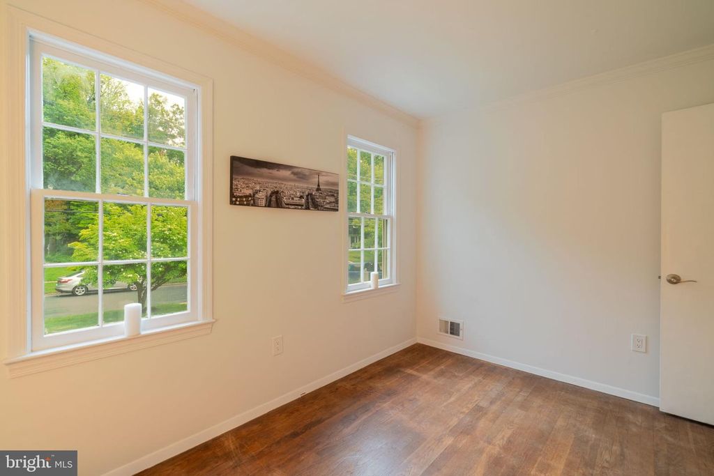 Image 37 of property listing at 14010 FLINT ROCK RD, Rockville, MD 20853