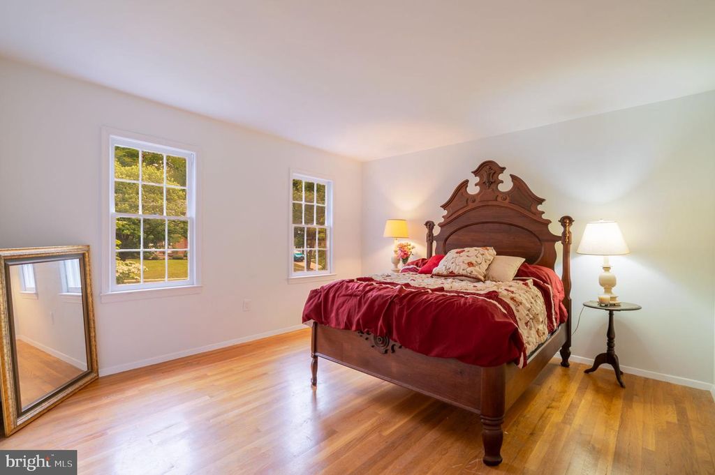 Image 38 of property listing at 14010 FLINT ROCK RD, Rockville, MD 20853