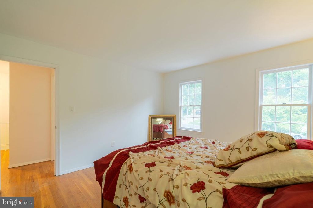 Image 41 of property listing at 14010 FLINT ROCK RD, Rockville, MD 20853