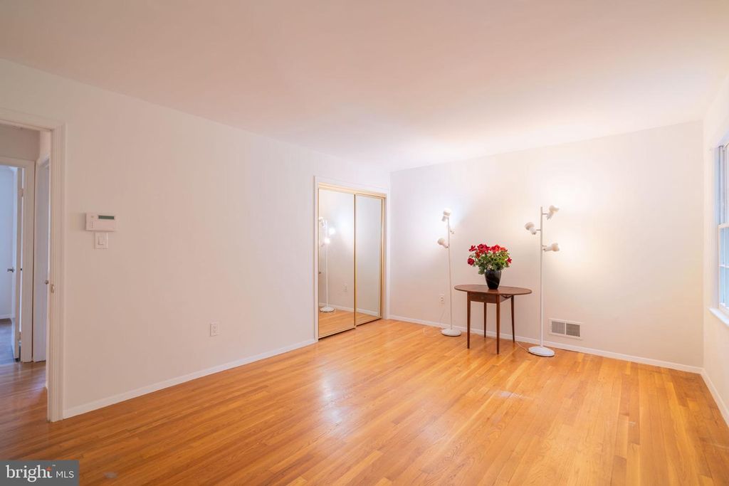 Image 44 of property listing at 14010 FLINT ROCK RD, Rockville, MD 20853