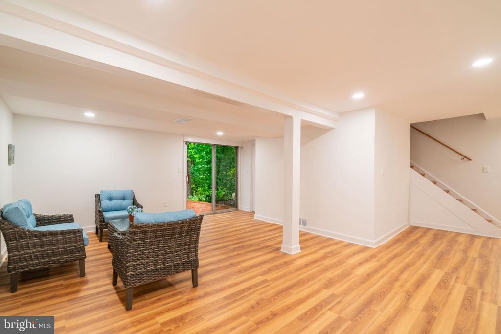 Image 47 of property listing at 14010 FLINT ROCK RD, Rockville, MD 20853