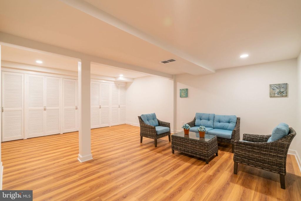 Image 49 of property listing at 14010 FLINT ROCK RD, Rockville, MD 20853