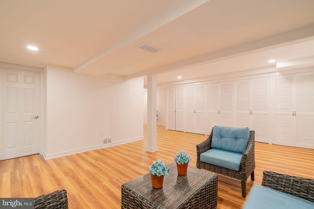 Image 50 of property listing at 14010 FLINT ROCK RD, Rockville, MD 20853