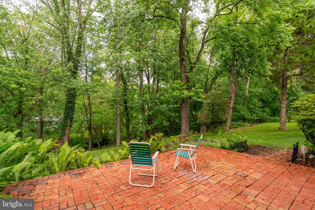 Image 55 of property listing at 14010 FLINT ROCK RD, Rockville, MD 20853