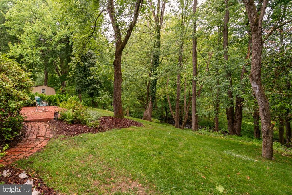 Image 56 of property listing at 14010 FLINT ROCK RD, Rockville, MD 20853