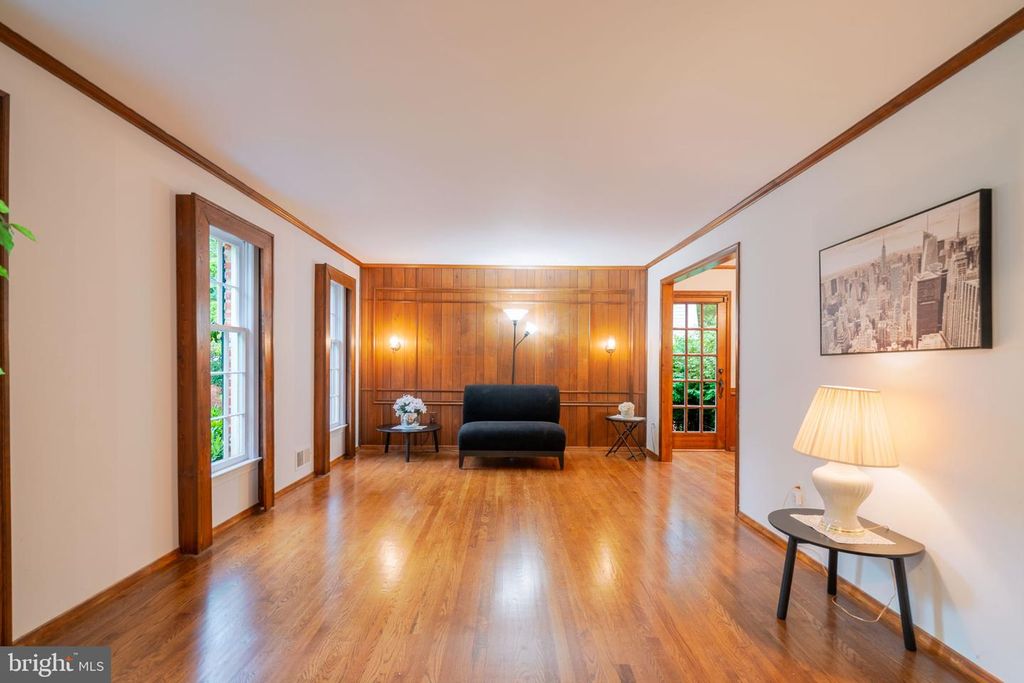 Image 6 of property listing at 14010 FLINT ROCK RD, Rockville, MD 20853