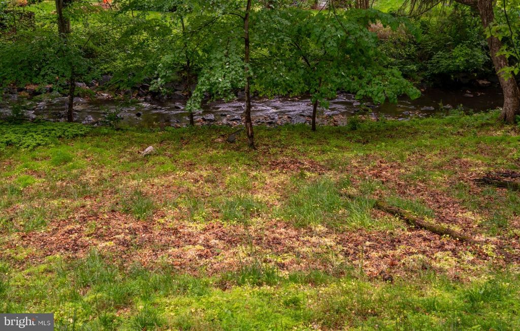 Image 61 of property listing at 14010 FLINT ROCK RD, Rockville, MD 20853