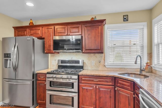 576 Richfield Ave, Kenilworth Boro, NJ 07033