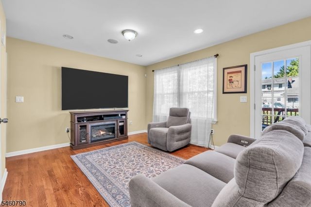 576 Richfield Ave, Kenilworth Boro, NJ 07033