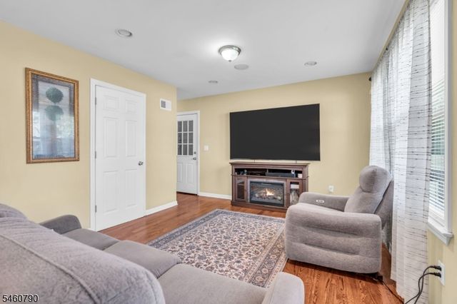 576 Richfield Ave, Kenilworth Boro, NJ 07033