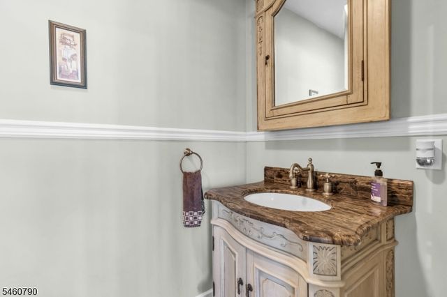 576 Richfield Ave, Kenilworth Boro, NJ 07033