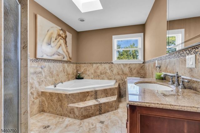 576 Richfield Ave, Kenilworth Boro, NJ 07033