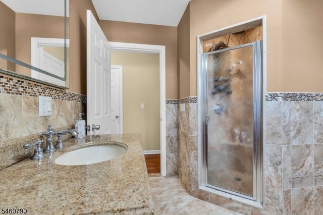 576 Richfield Ave, Kenilworth Boro, NJ 07033