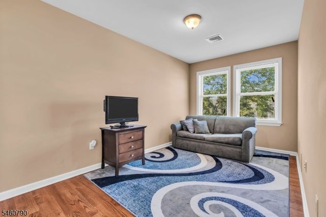 576 Richfield Ave, Kenilworth Boro, NJ 07033