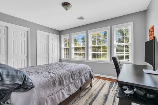 576 Richfield Ave, Kenilworth Boro, NJ 07033