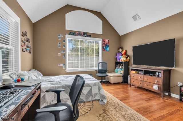 576 Richfield Ave, Kenilworth Boro, NJ 07033