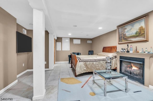 576 Richfield Ave, Kenilworth Boro, NJ 07033