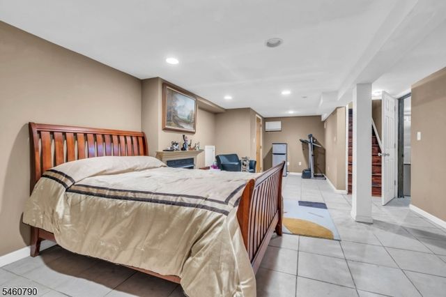 576 Richfield Ave, Kenilworth Boro, NJ 07033