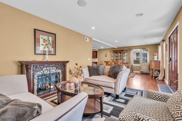 576 Richfield Ave, Kenilworth Boro, NJ 07033