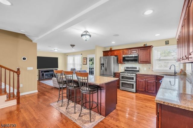 576 Richfield Ave, Kenilworth Boro, NJ 07033
