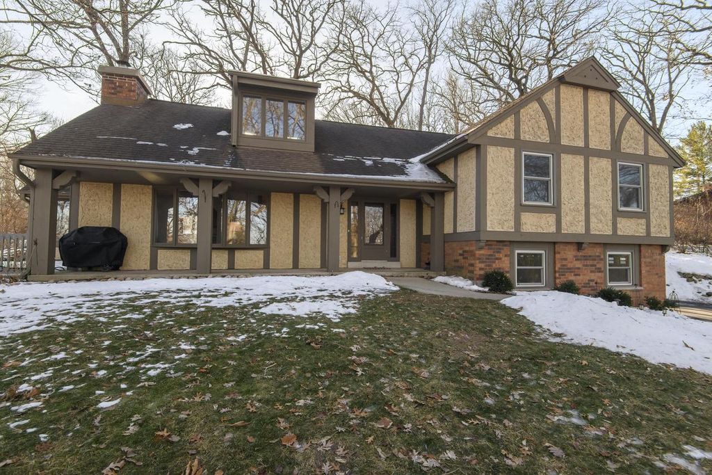 S94W23205 Meadow View LANE, Big Bend, WI 53103