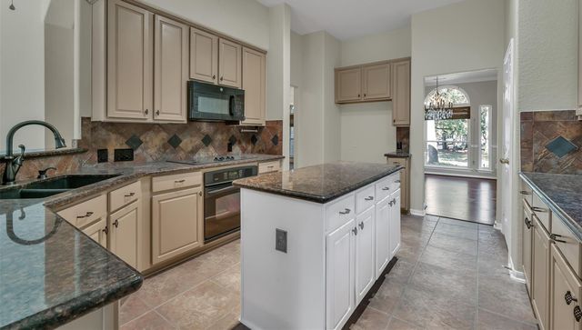 30 S Rambling Ridge Place, Conroe, TX 77385