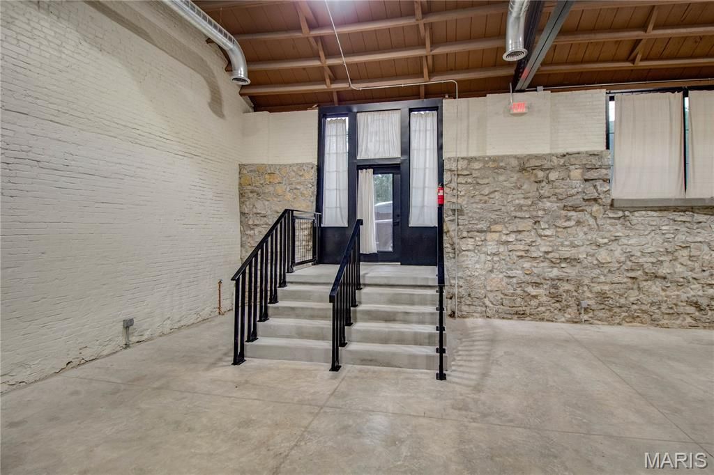 Image 14 of property listing at 309 Wall Street, Alton, IL 62002