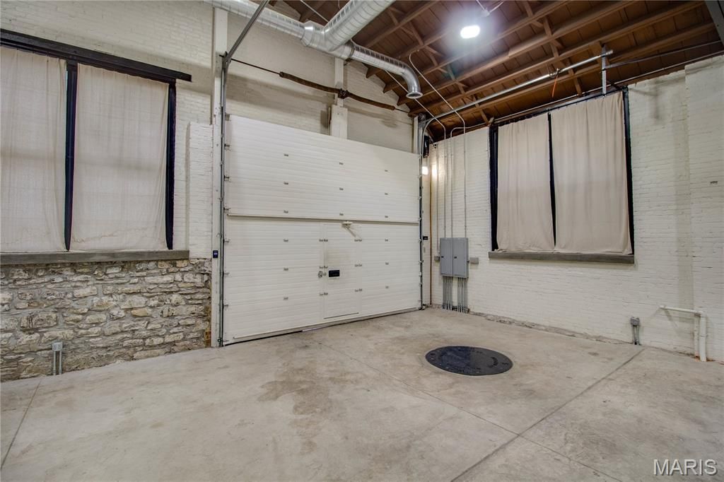 Image 17 of property listing at 309 Wall Street, Alton, IL 62002