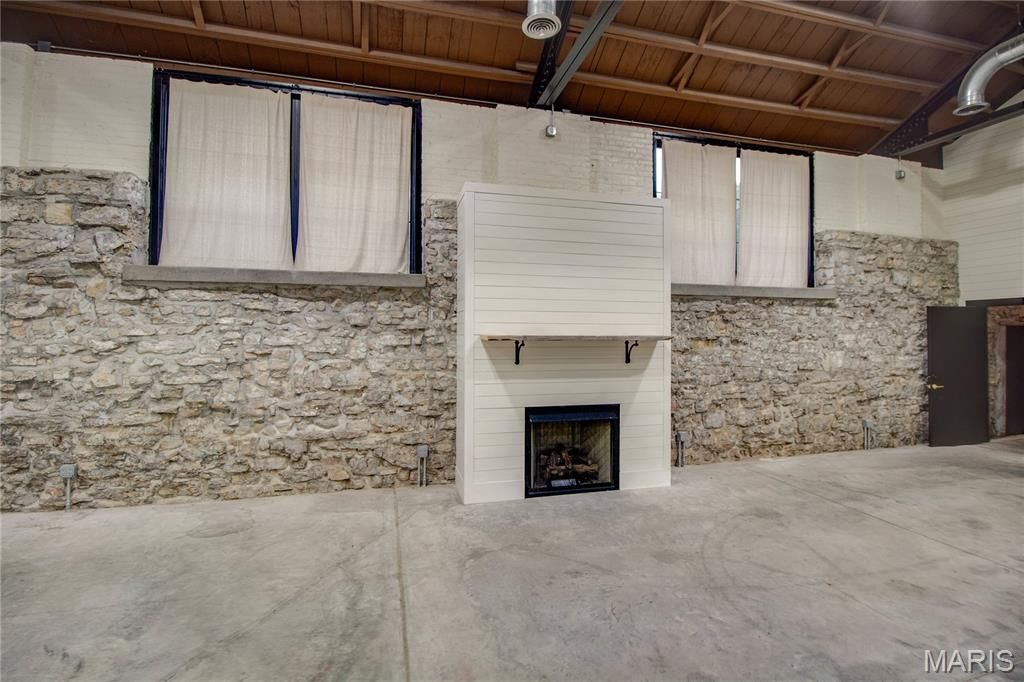 Image 18 of property listing at 309 Wall Street, Alton, IL 62002