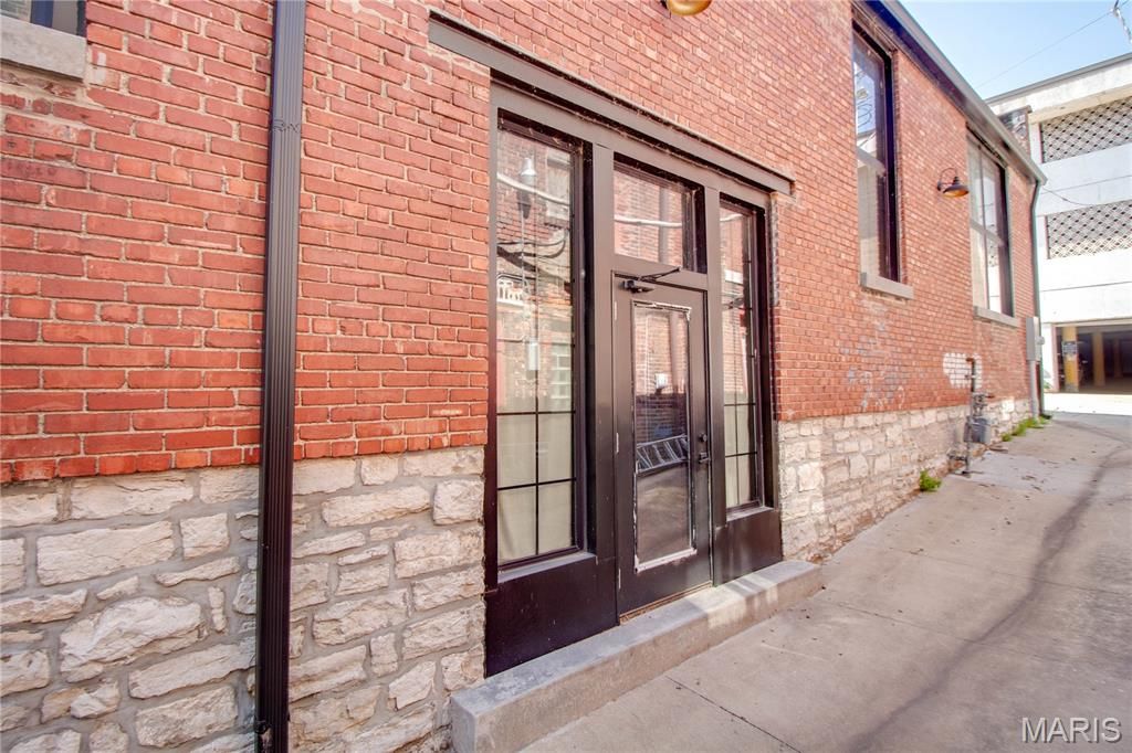 Image 36 of property listing at 309 Wall Street, Alton, IL 62002
