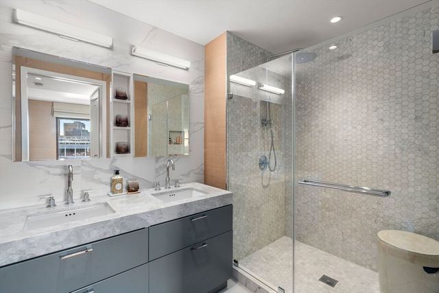 300 Pier 4 Blvd 6M, Boston, MA 02110