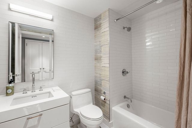 300 Pier 4 Blvd 6M, Boston, MA 02110