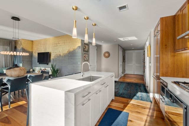 300 Pier 4 Blvd 6M, Boston, MA 02110