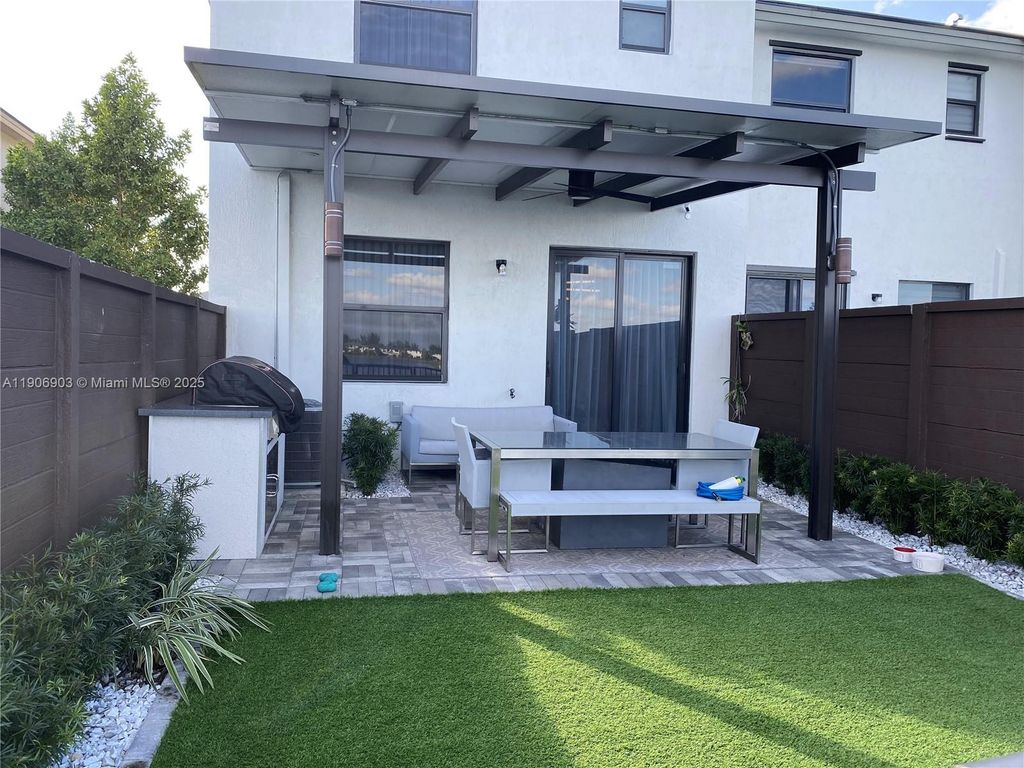 15855 NW 90th Ct, Miami Lakes, FL 33018