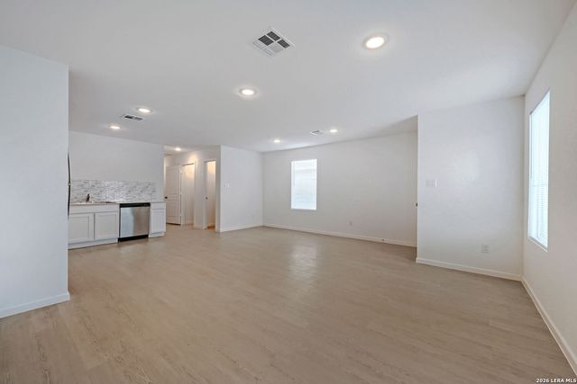 6840 Chert Chase, Elmendorf, TX 78112