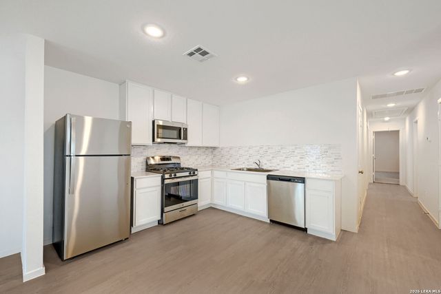 6840 Chert Chase, Elmendorf, TX 78112