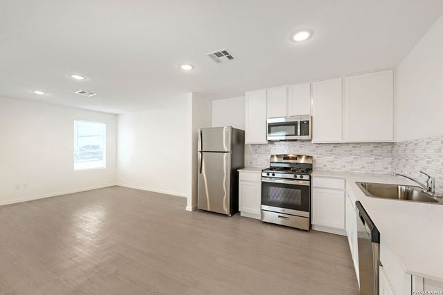 6840 Chert Chase, Elmendorf, TX 78112