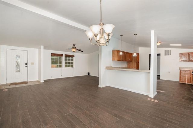 15908 Oakside Drive, Newalla, OK 74857