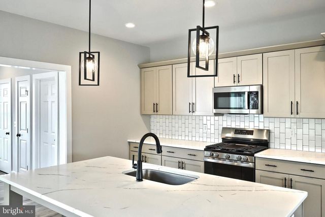 515 ESTATE DR, Mechanicsburg, PA 17055