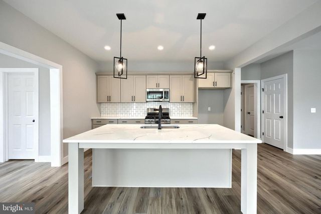 515 ESTATE DR, Mechanicsburg, PA 17055